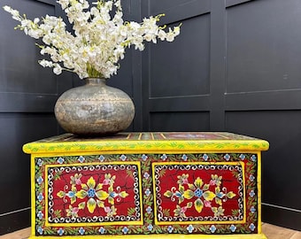 Vintage handgeschilderde koffer / dekendoos / salontafel / opbergkist / rustiek interieur / slaapkamer woonkamer gangmeubilair.