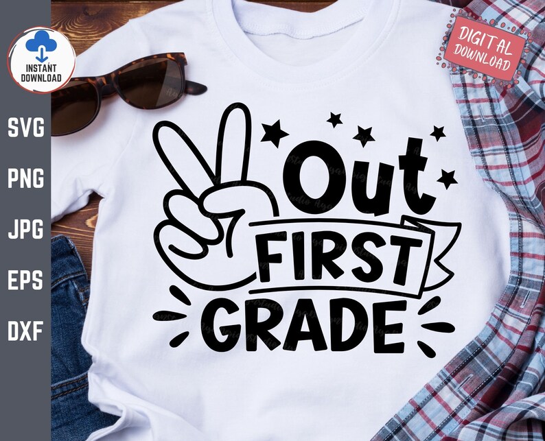 Puede incluir: Dise&ntilde;o gr&aacute;fico en blanco y negro con una mano haciendo el signo de la paz con el texto "Out First Grade" y estrellas.