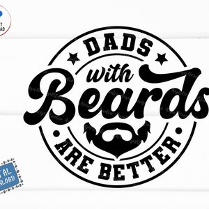 Puede incluir: Diseño gráfico en blanco y negro con un círculo y el texto "Dads with Beards Are Better" dentro del círculo.