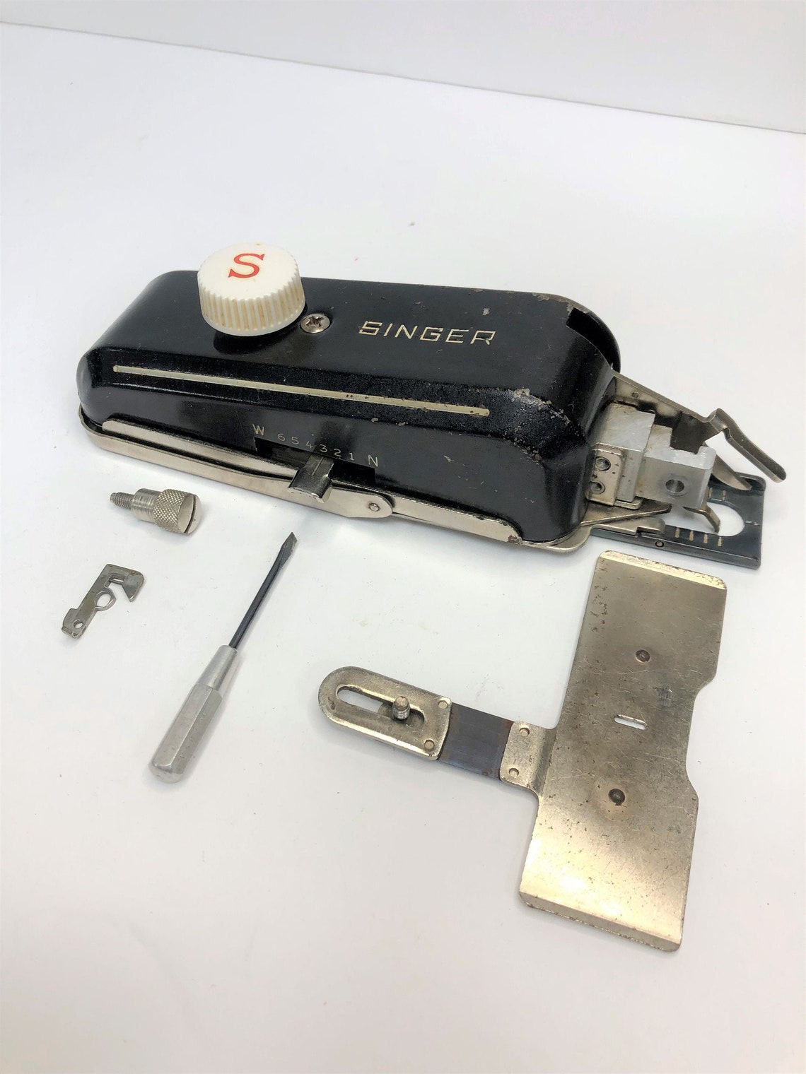 Vintage Singer Buttonholer 160506 with Green Snap Case Etsy