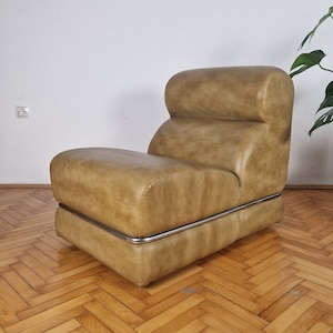 Mid-century armchair/ Italian armchair / living room / brown armchair / Italy / 70s/ 1970s