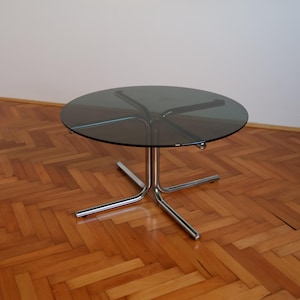 Vintage Bauhaus Stil Couchtisch / Beistelltisch Rauchglas / Chromrohr / Italienischer Space Age Beistelltisch / Wohnzimmertisch / 1970er Jahre