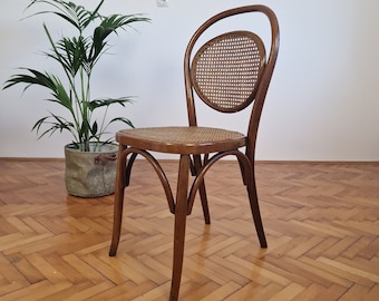 Vintage Thonet Style Brown Dining Chair / Mid Century Bentwood Chair / Wooden Bistro Chair / Rattan Seat / Italy / 1970s