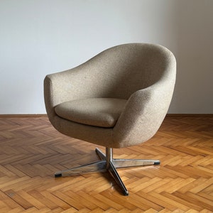 Milieu du siècle / fauteuils simples pivotants / egg chair / STOL KAMNIK / fauteuil de bureau / de salon / chaise beige / chaises design / Yougoslavie image 1