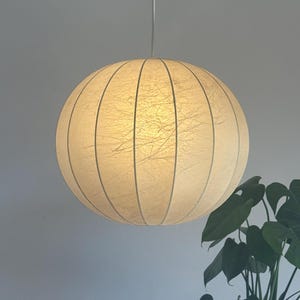 Lampe à suspension cocon blanche vintage très rare / Plafonnier en fibre de verre / Suspension Mid-Century / Design italien de l&#39;ère spatiale / Années 1960