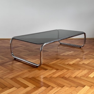 Vintage Chrom Couchtisch mit Rauchglasplatte / Italienischer rechteckiger Beistelltisch / MCM Eleganter Wohnzimmertisch / 1970er Jahre