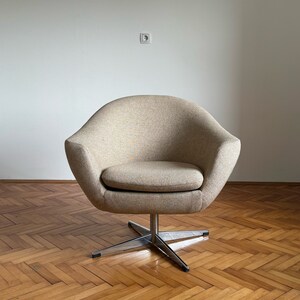 Milieu du siècle / fauteuils simples pivotants / egg chair / STOL KAMNIK / fauteuil de bureau / de salon / chaise beige / chaises design / Yougoslavie image 10