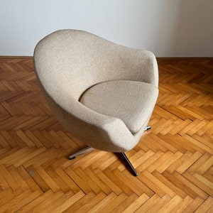 Milieu du siècle / fauteuils simples pivotants / egg chair / STOL KAMNIK / fauteuil de bureau / de salon / chaise beige / chaises design / Yougoslavie image 4
