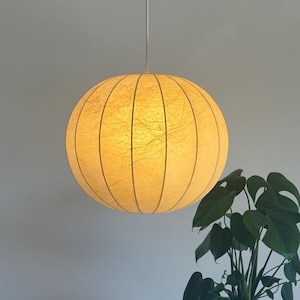 Lampe à suspension cocon crème vintage très rare / Plafonnier en fibre de verre / Suspension Mid-Century / Design italien de l&#39;ère spatiale / Années 1960