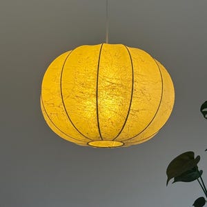 Mid Century Veined Begie Cocoon Pendant Lamp by Achille & Pier Castiglioni / Vintage Chandelier / Round Fiberglass Ceiling Light / 1960s