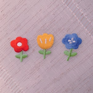 Tiny flower patch,self adhesive patch ,cute patches, daisy flower patch, iron on patch, patch for clothing, patch for hat,