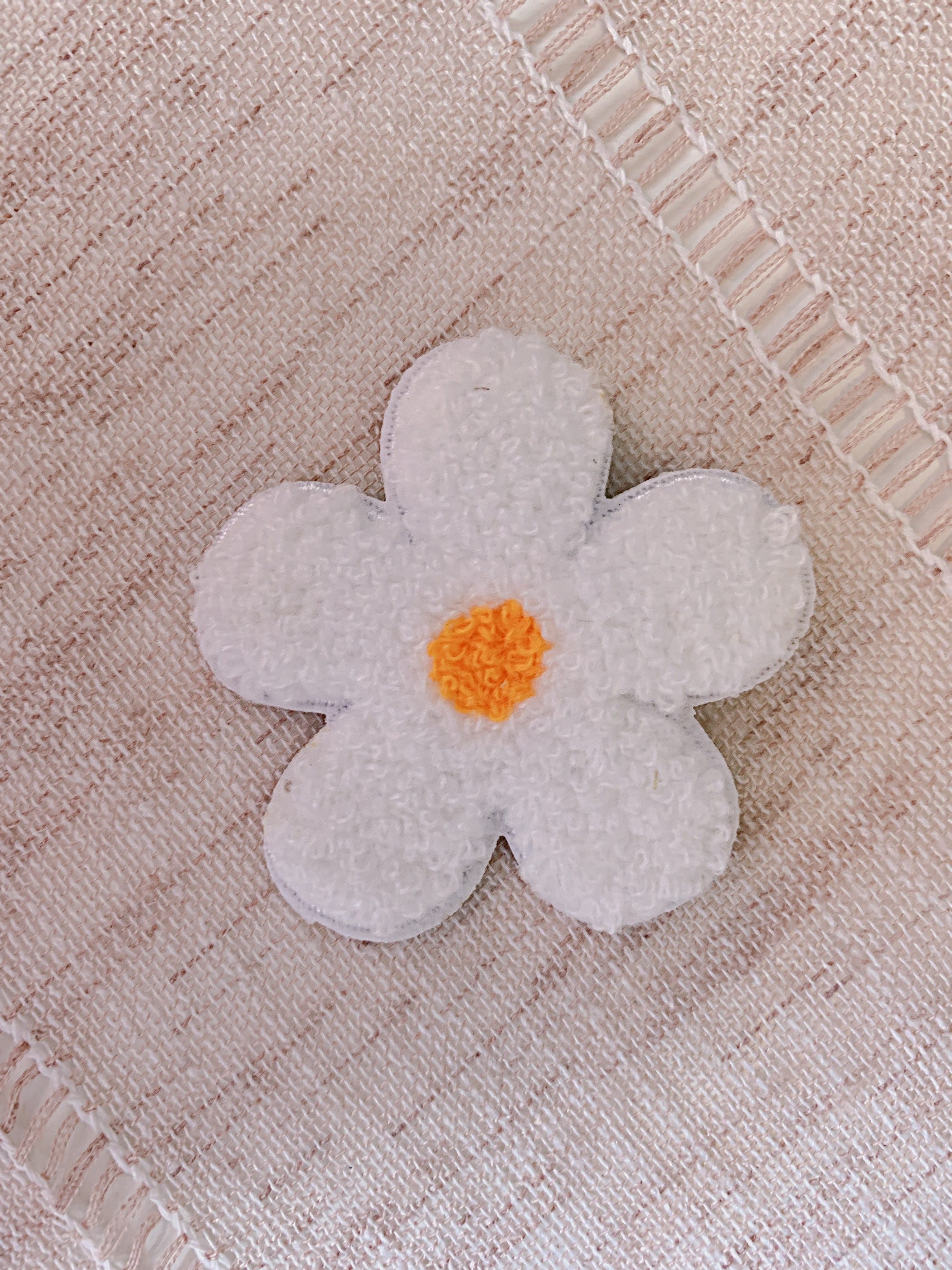 Chenille Daisy sticker patch, self adhesive patch, embroidery flower, tiny flower patch, cute patch, flower patches, chenille patches