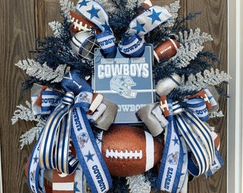 Corona de fútbol americano de Dallas para la puerta principal, corona de malla inspirada en los Dallas Cowboys, decoración grande para la puerta con temática de fútbol americano, regalo deportivo para el día del partido.