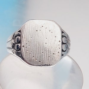Size 19 59 antique men&#39;s signet ring Art Nouveau without initials