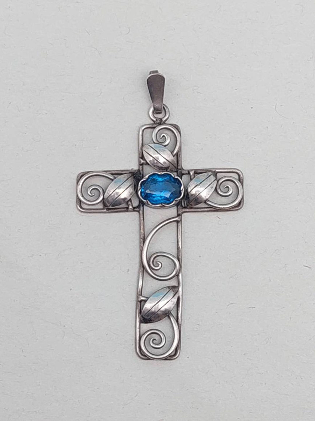 SIXXX CROSS PENDANT (CLEAR) main image 0