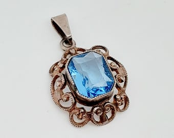 Pendentif Ancien En Métal Doré Avec Pierre Bleue Et Décor Coquillage - Style Art Nouveau - Occasion