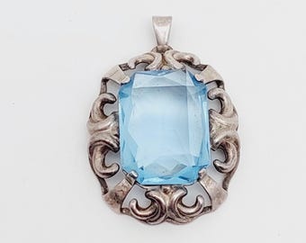 Superbe Ancien Pendentif étui en Nacre et métal argenté pour