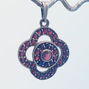 Antique 925 silver pendant with garnet stones