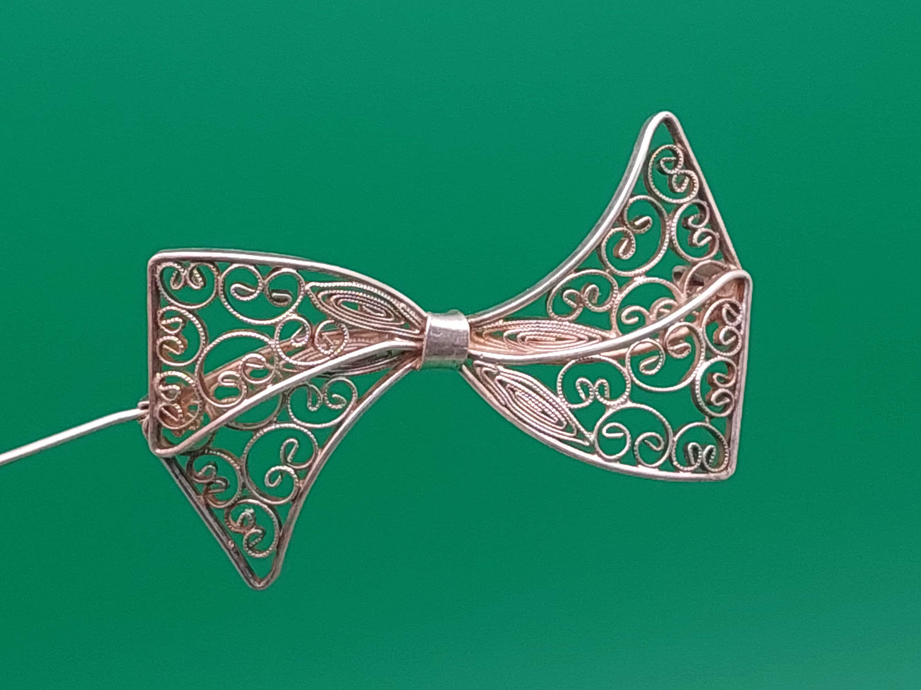 Perfect Bridal Pochette Clover teintable en satin ivoire et or Perfect Bridal Pochette Clover teintable en satin ivoire et or