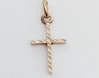 Nostalgic 8kt 333 gold cross pendant