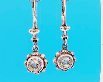 Boucles d'oreilles victoriennes en filigrane argenté et verre Lovely