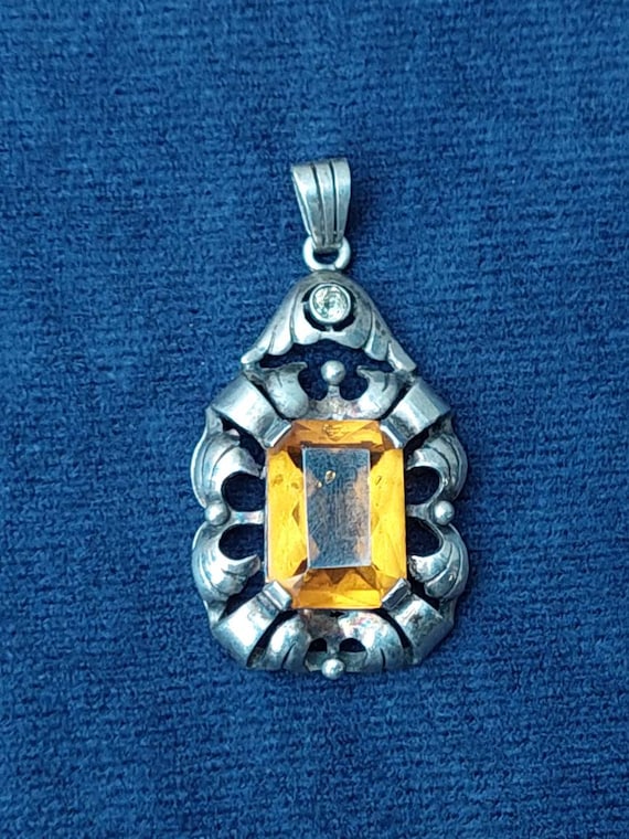 Pendentif Ancien En Forme De Clé - Plaqué Argent Avec Pierre Orange - Occasion
