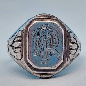 Antieke zegelring 835 zilveren herenring initialen HR RH antieke sieraden maat 23 US 10 1/2