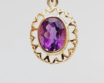 Antique 8 carat 333 gold Art Nouveau pendant with purple lilac stone