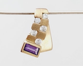 Nostalgic 8k 333 gold pendant with zirconia stones
