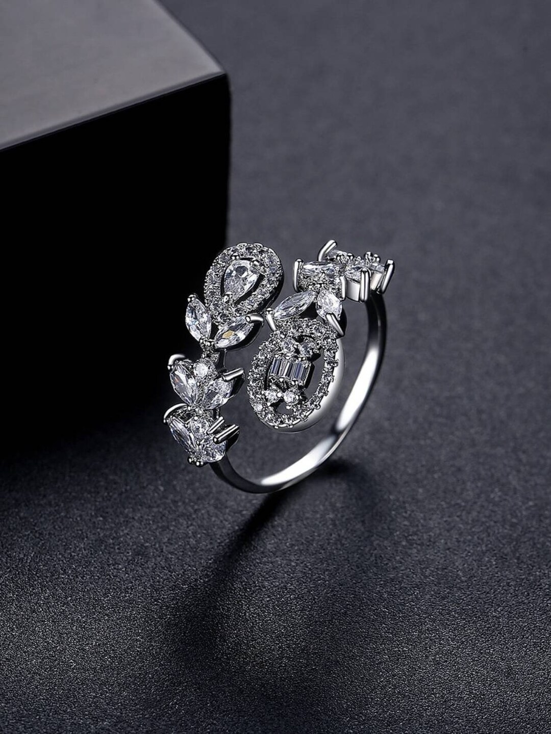 Size 18 Leaves Ring With Zirconia Ring Silver Plated #TL016 Size 18 Leaves Ring With Zirconia Ring Silver Plated #TL016