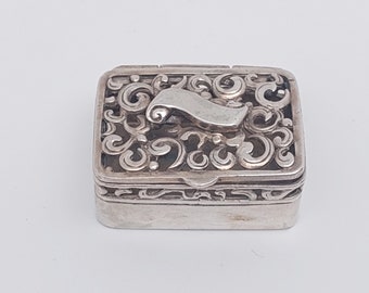アンティーク雑貨 Vintage London Hallmark 1987 Pill Box Vintage Sterling Silver Heart Pill Box Small Size 1987