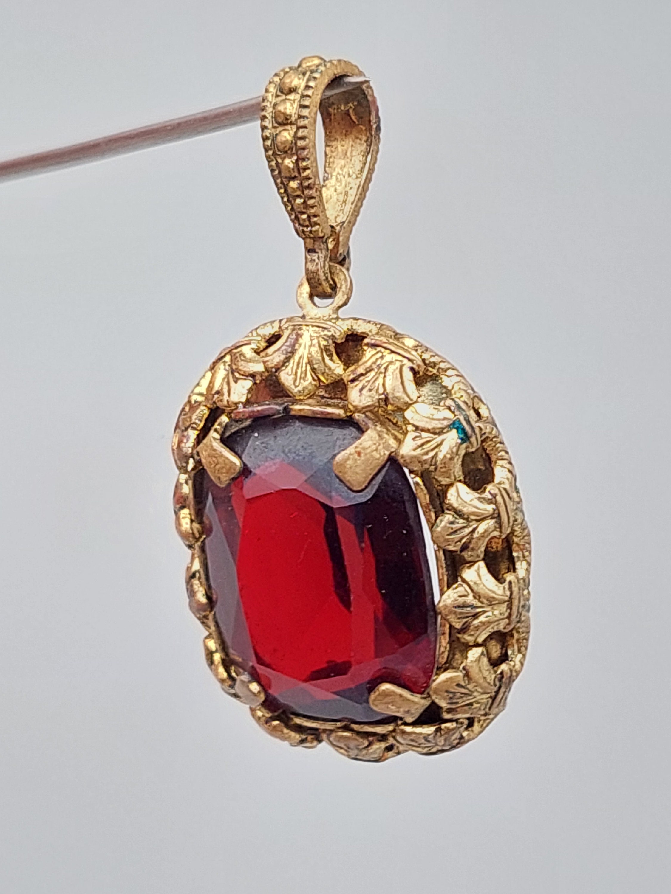 Antiker Jugendstil Anhänger double roter geschliffener Stein