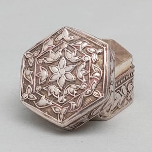 Antique 800 Silver Box Flower Pill Box Pill Box Box for Pills