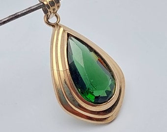 Nostalgic 333 gold pendant green cut stone