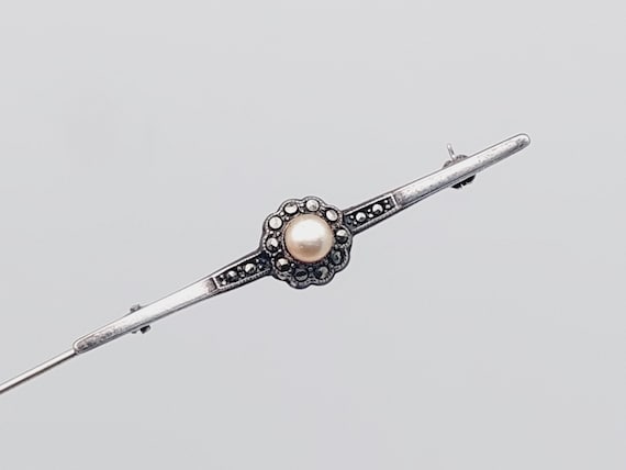 Broche de barre en métal Art déco avec nacre et strass, design symétrique des années 1920 - France