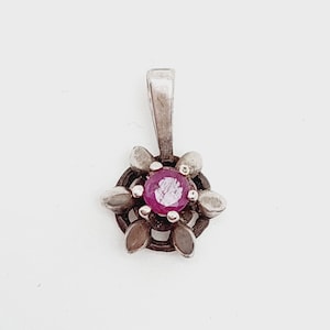 Antique vintage pendant 925 silver with red garnet stone