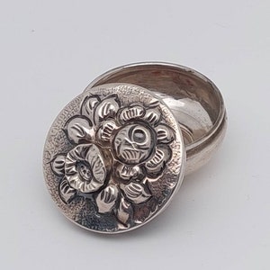 Antique solid silver tin pill box pillbox with roses snuff box