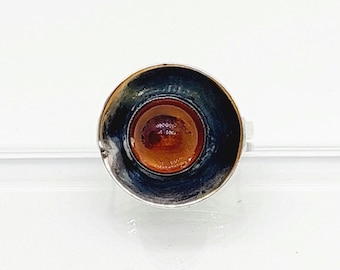 Anillo redondo vintage de plata 830, talla 14 (54) con ámbar.