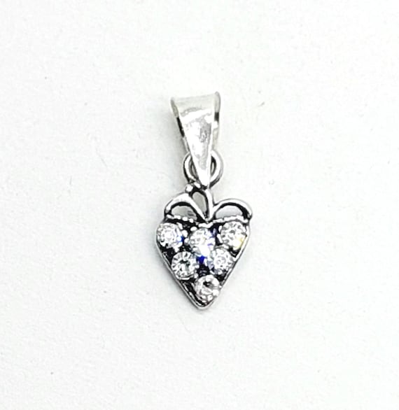 Schöner 925er Silber Anhänger Charm Herz Herz mit klaren Zirkonia Steinen Kettenanhänger Anhänger