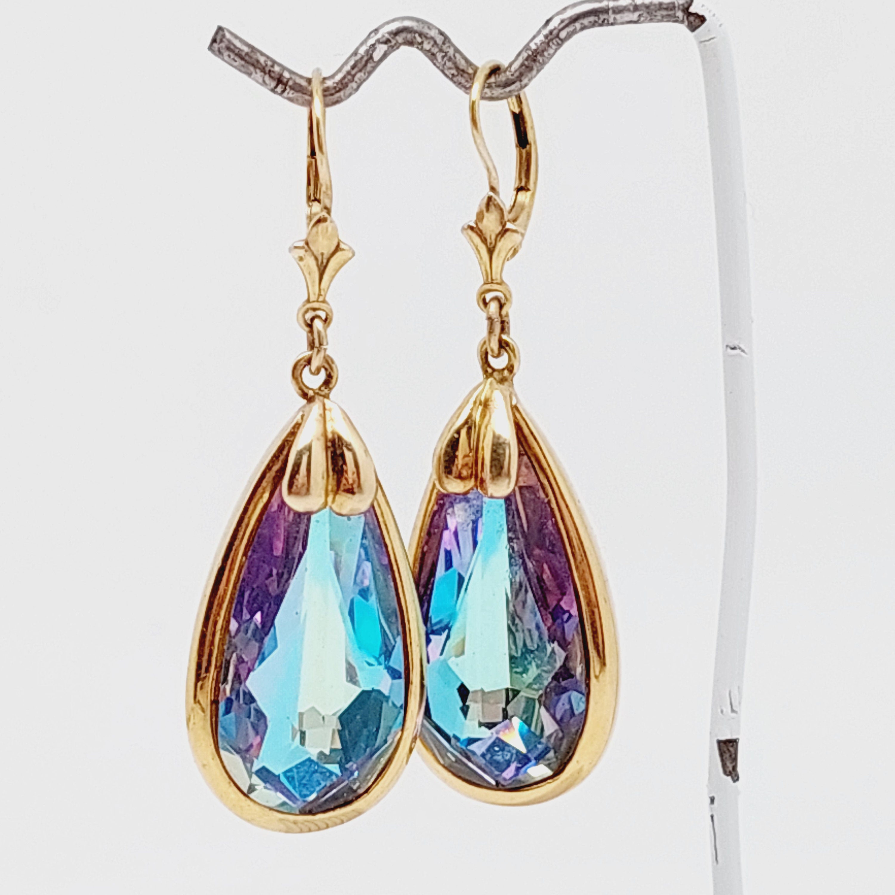 Yazilind Orecchini Fiore Con Opale Blu – Argento 925, Anallergici, Eleganti, Leggeri (1,2g)