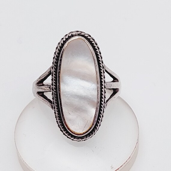 Opulent Vintage Native American Navajo Mother Of Pearl Sterling Silver Ring Opulent Vintage Native American Navajo Mother Of Pearl Sterling Silver Ring