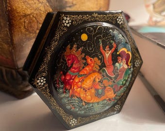 Vintage Palekh Russian Lacquer Box Troika Sleigh 3" Hexagon Hand Painted Papier Mache Trinket Box Signed