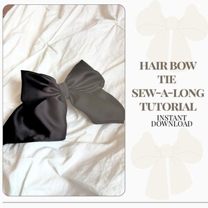 Op de afbeelding: Een grote, zwarte satijnen haarstrik ligt op een wit, getextureerd oppervlak. De afbeelding bevat de tekst "Hair Bow Tie Sew-A-Long Tutorial Instant Download."