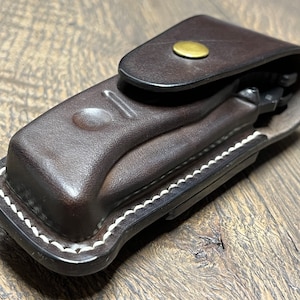 Etui horizontal en cuir pour couteau pliant Adamas fabriqué de table
