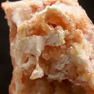 X PALYGORSKITE, CALCITE  Dúbrava magnesite deposit, Jelšava  Slovakia