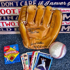1960&#39;s Baseball Glove - Johnny Walker Baseball - Vintage baseball cards