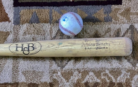Découvrez comment une balle de baseball est produite