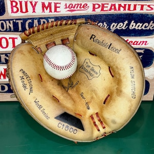Catchers Glove - 1960&#39;s baseball glove