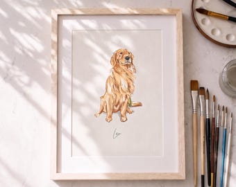 Puede incluir: Una ilustración de retrato enmarcada de un perro golden retriever sentado, representada en tonos marrón dorado cálidos sobre un fondo crema claro. El nombre Leo está escrito en letra cursiva debajo del perro. El marco es de madera clara.