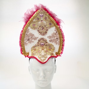 Carnival headpiece with pink feathers